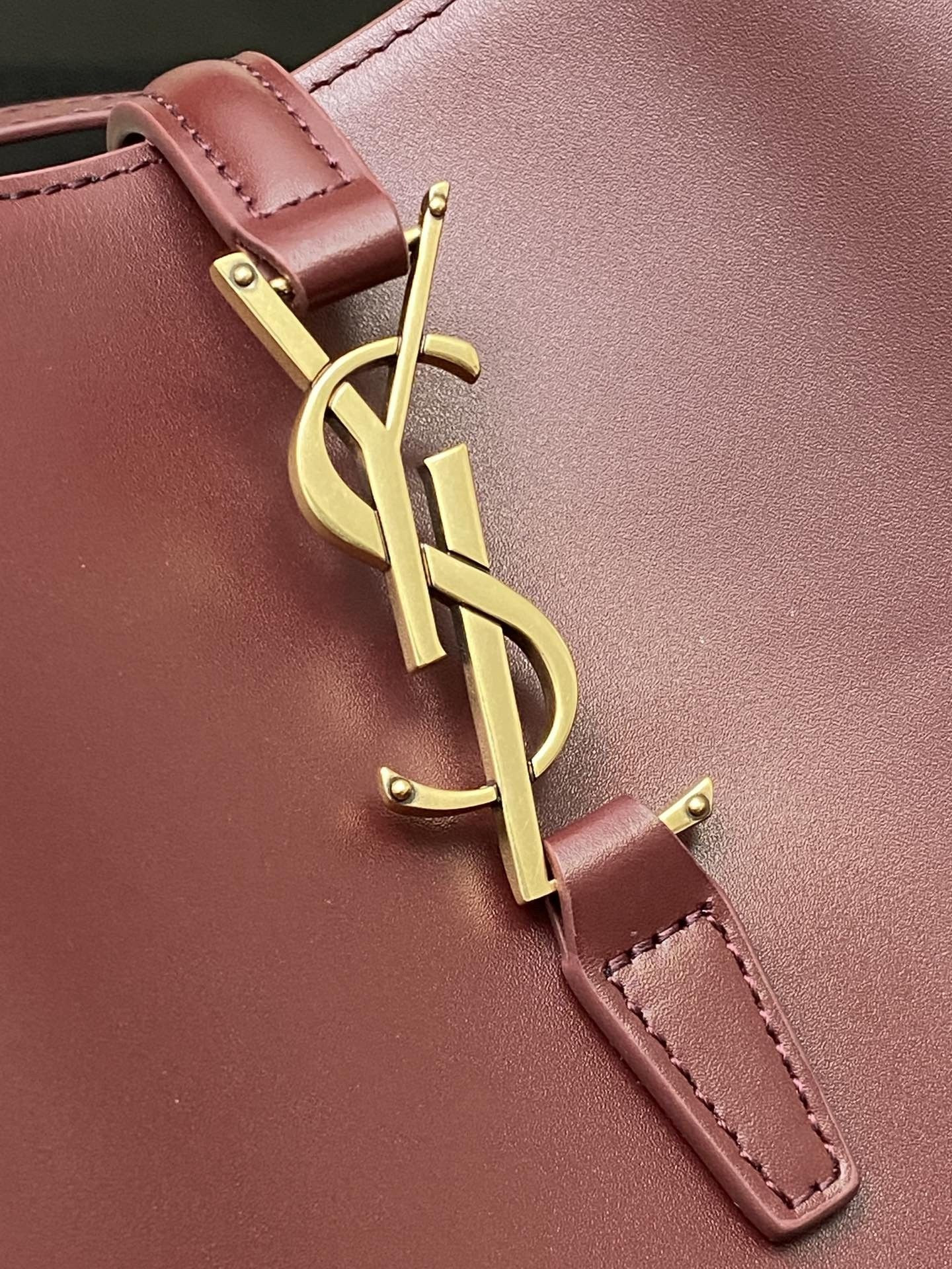 YSL LE 37 In Shiny Leather 26x20x12cm - Image 7
