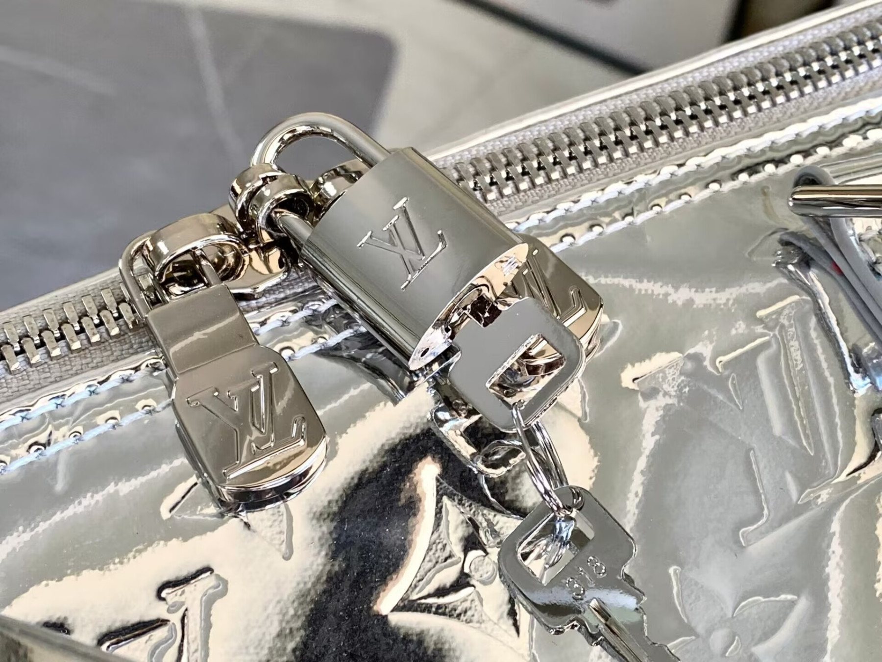 LV Keepall Bandouli¨¨re 50 M26766 50x29x23cm - Image 7