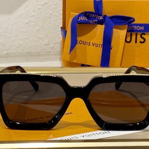 Alternative view of LV Sunglasses #1