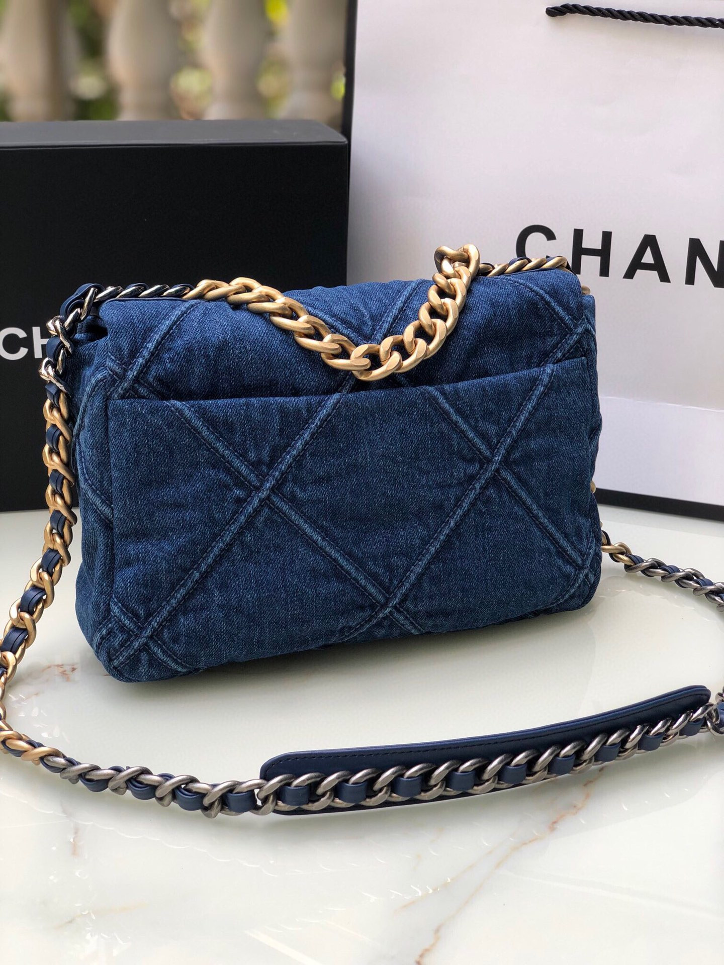 CHANEL 19 HANDBAG Ruthenium-Finish Metal Navy 6.2 ¡Á 10.1 ¡Á 3.5 in - Image 4