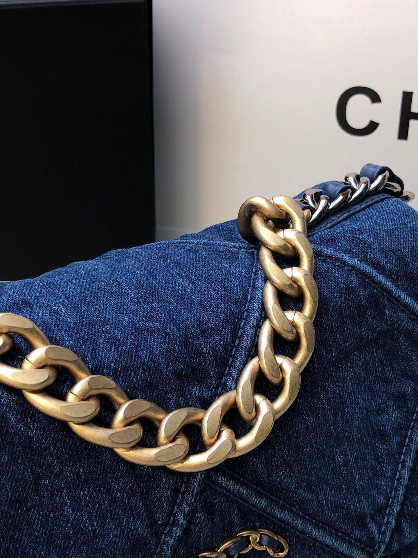 CHANEL 19 HANDBAG Ruthenium-Finish Metal Navy 6.2 ¡Á 10.1 ¡Á 3.5 in - Image 10