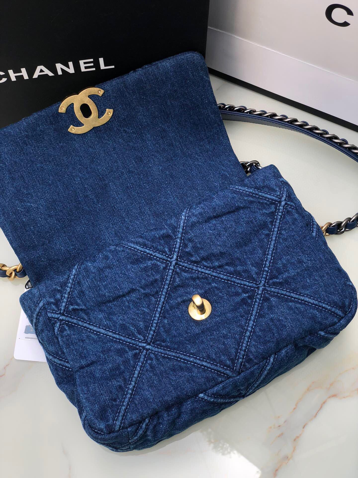 CHANEL 19 HANDBAG Ruthenium-Finish Metal Navy 6.2 ¡Á 10.1 ¡Á 3.5 in - Image 6