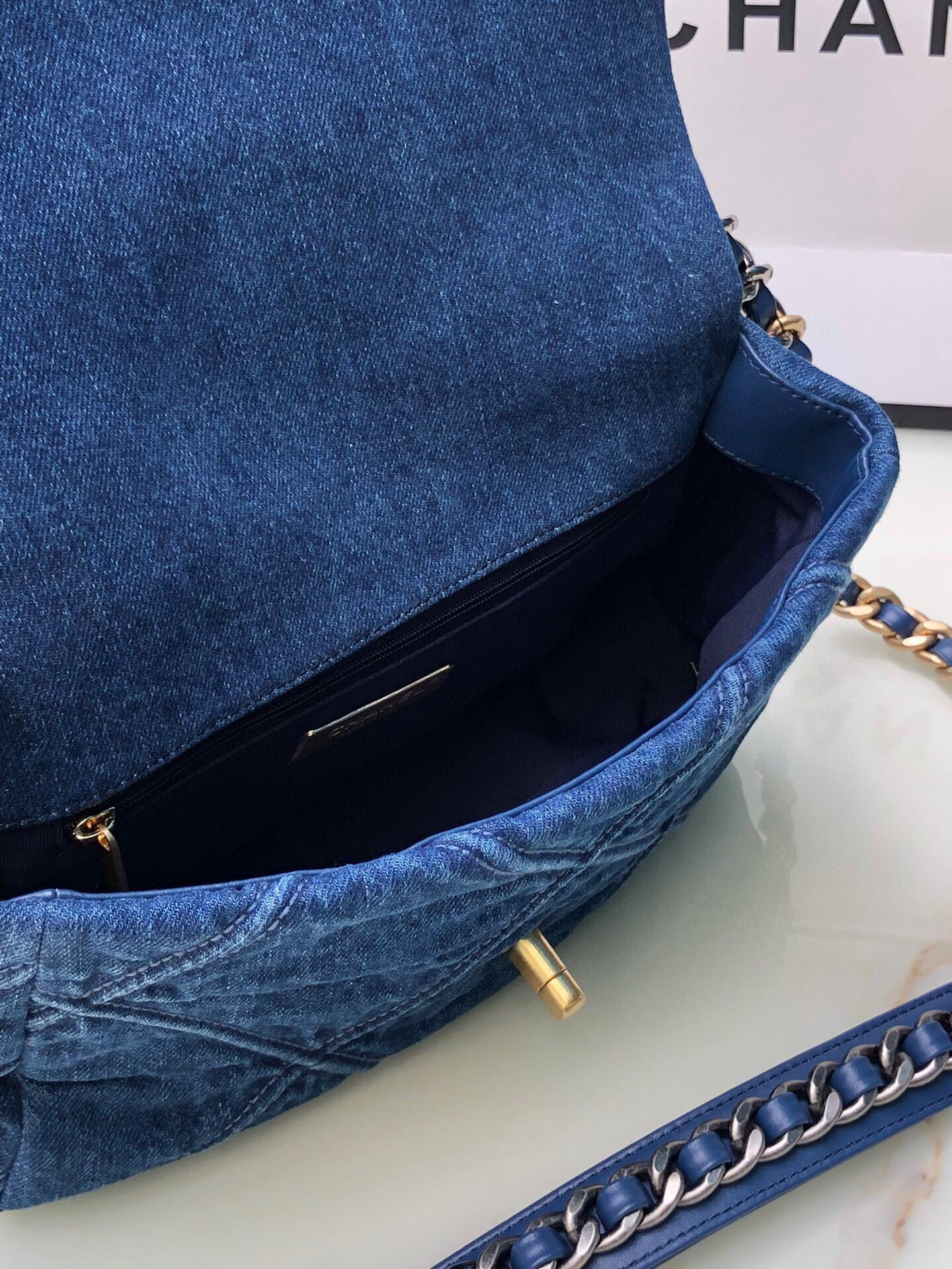 CHANEL 19 HANDBAG Ruthenium-Finish Metal Navy 6.2 ¡Á 10.1 ¡Á 3.5 in - Image 7