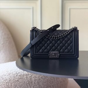 Alternative view of Chanel Boy Handbag 15x25x9cm
