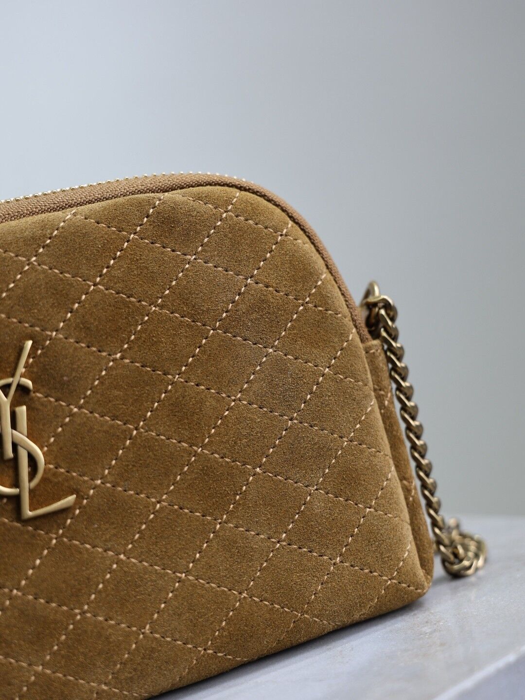 YSL Gaby ZIPPED POUCH IN SUEDE 18x13x3.5cm - Image 10