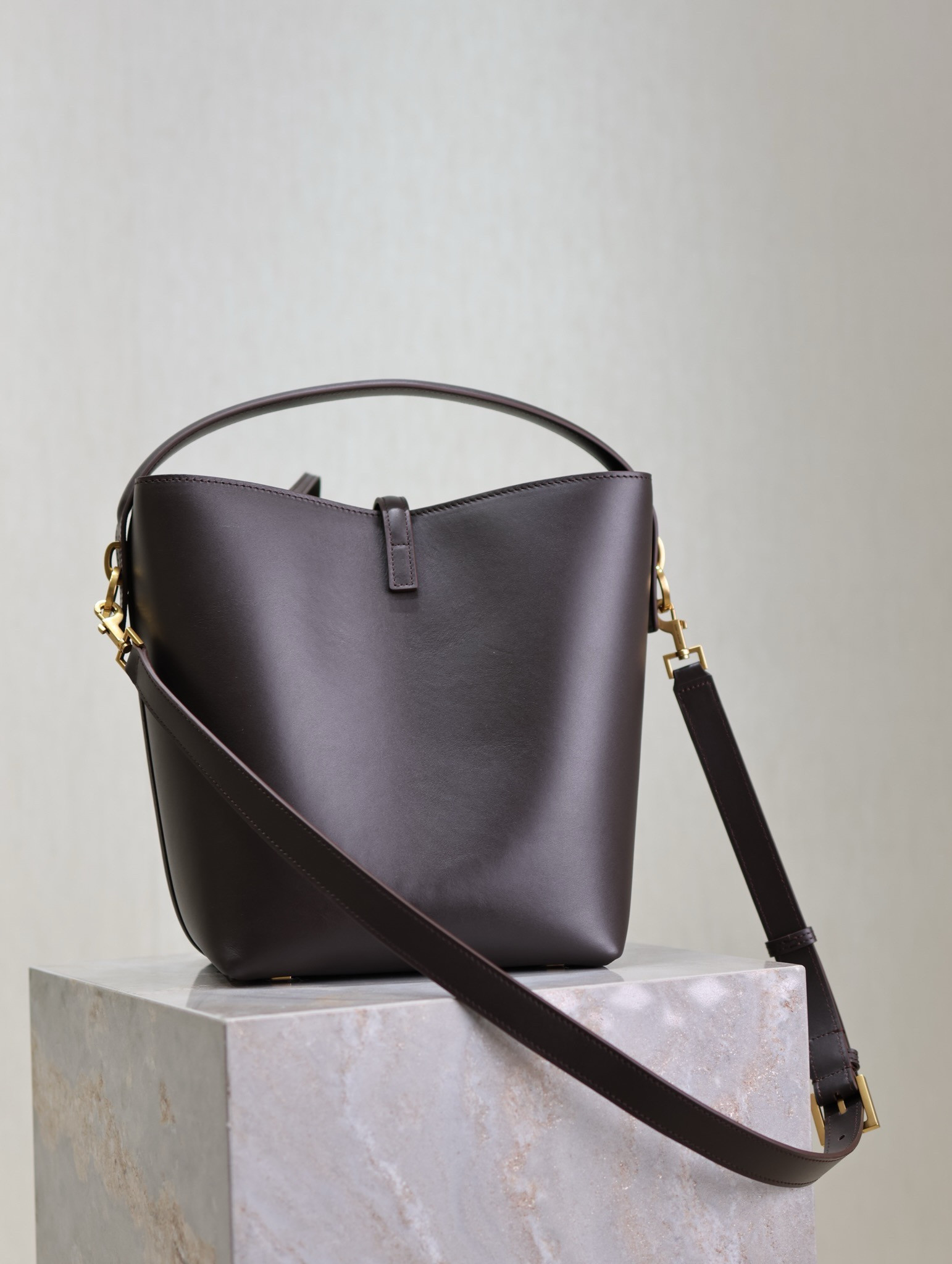 YSL LE 37 In Shiny Leather 26x20x12cm - Image 3