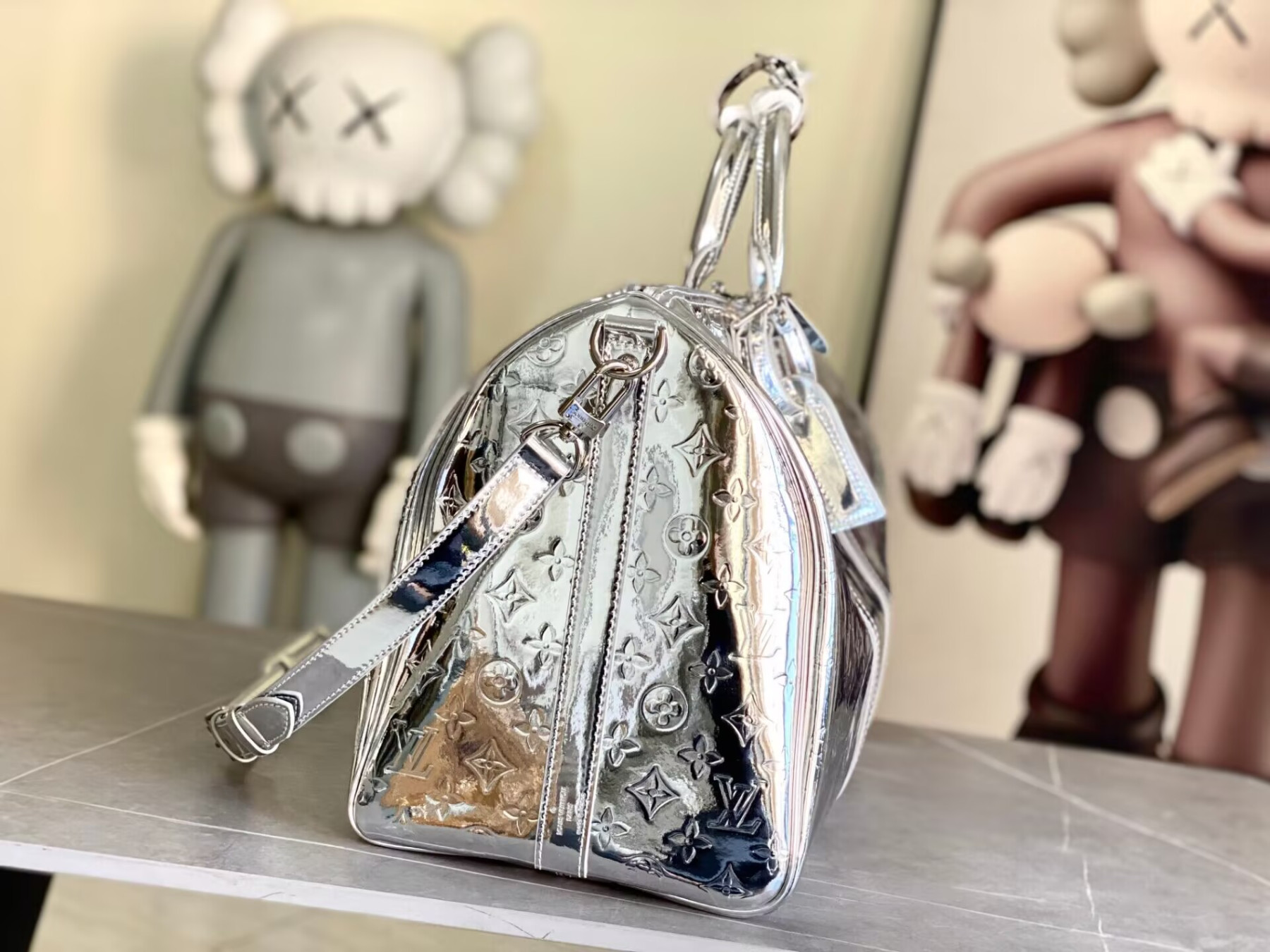 LV Keepall Bandouli¨¨re 50 M26766 50x29x23cm - Image 4