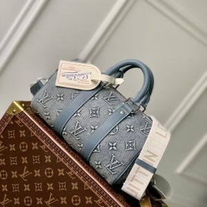 Alternative view of LV Keepall Bandouli¨¨re 25 M22762 25 x 15 x 11 cm