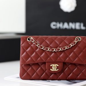 Alternative view of CHANEL Classic Handbag in Grained Litchi Pattern Calfskin & Gold-Tone Metal 15.5 × 25.5 × 6.5 cm