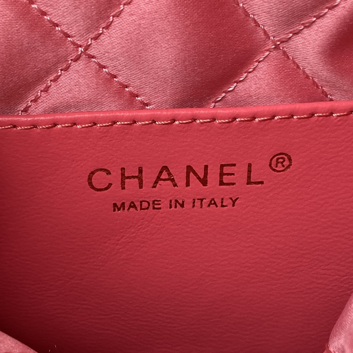 CHANEL 22 MINI HANDBAG GRAINED LEATHER RED 7.8 ¡Á 7.4 ¡Á 2.3 in - Image 8