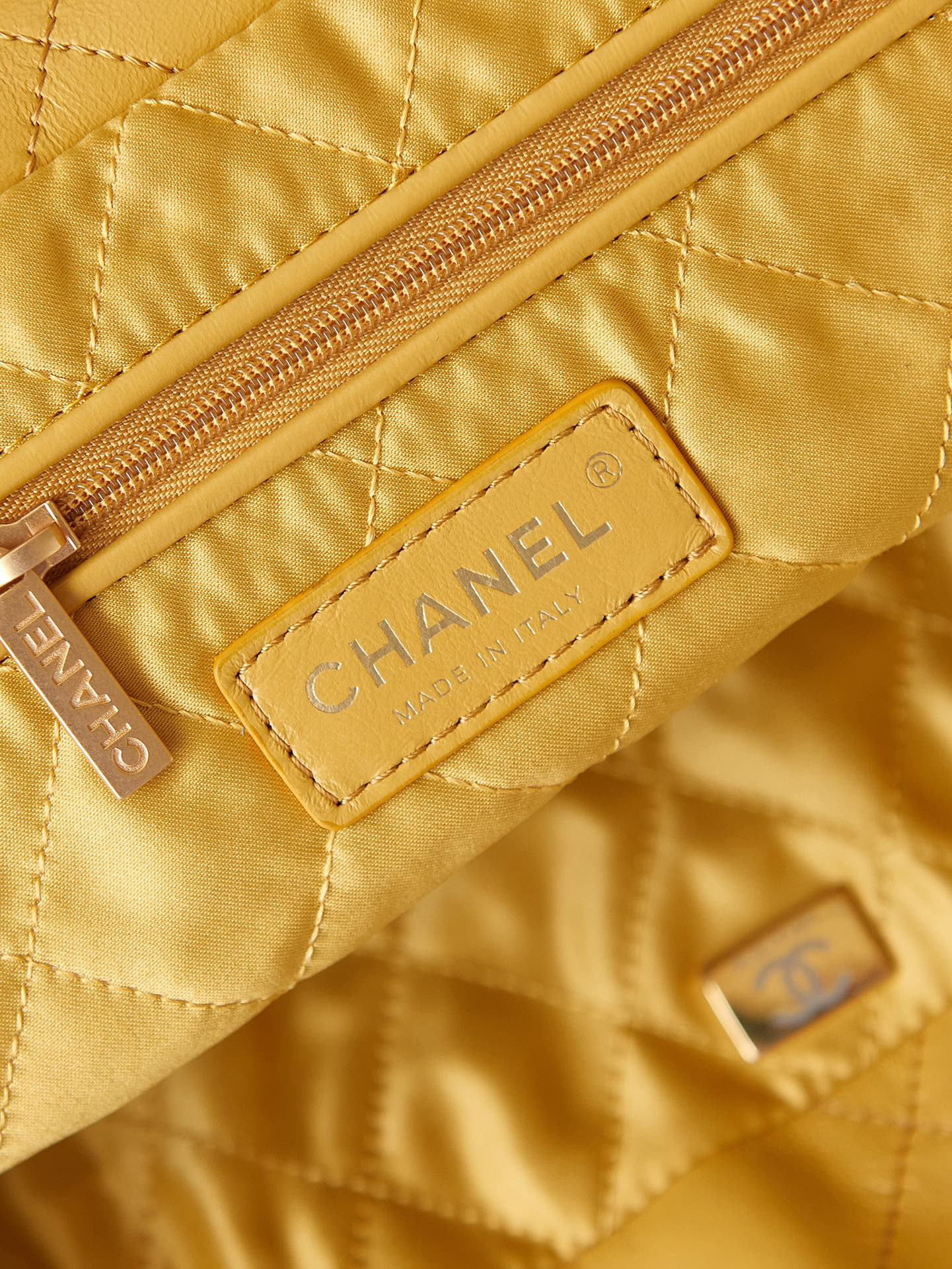 CHANEL 22 SMALL HANDBAG Shiny Calfskin YELLOW 15.21¡Á16.38¡Á3.12 in - Image 8