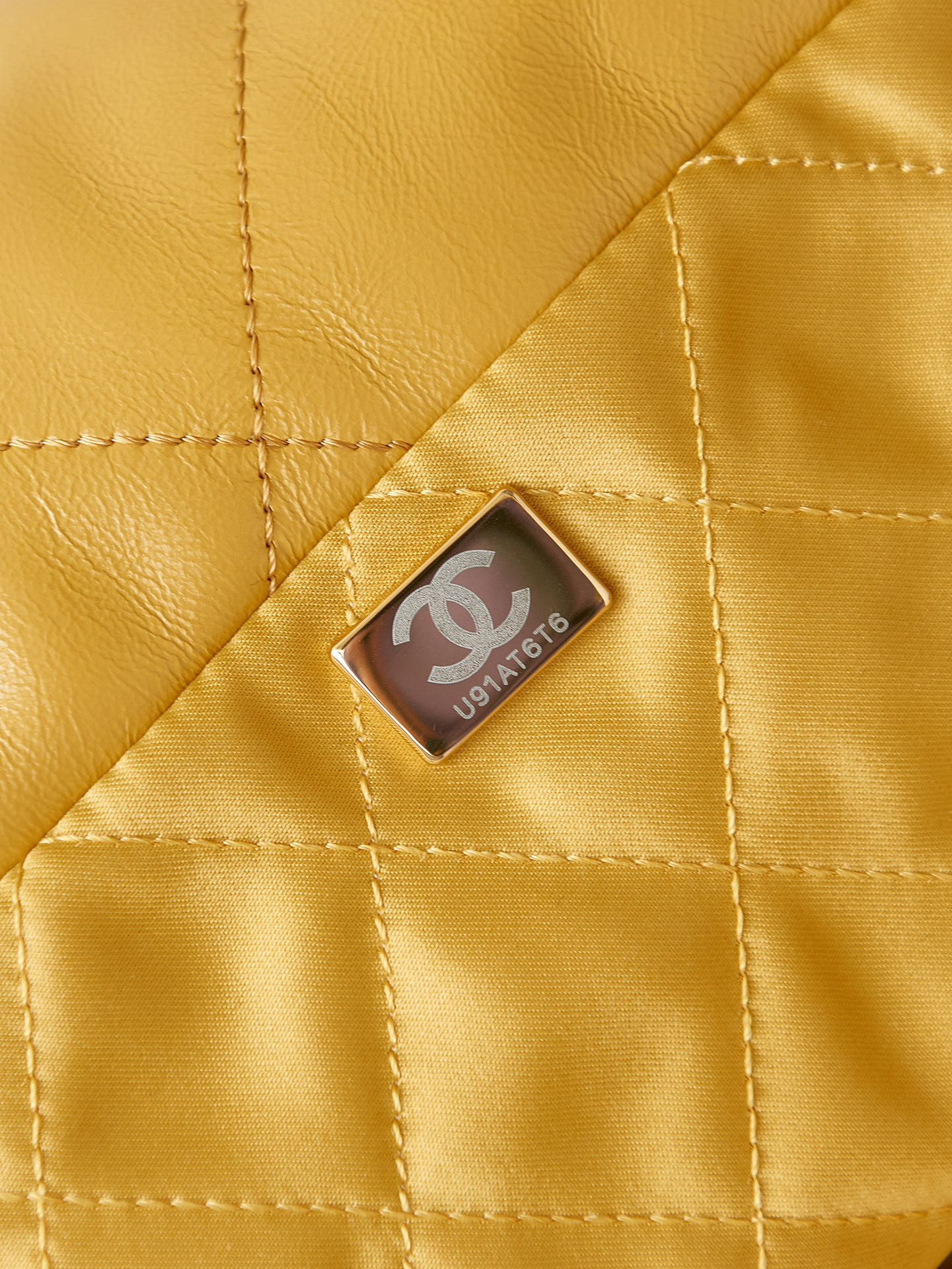 CHANEL 22 SMALL HANDBAG Shiny Calfskin YELLOW 15.21¡Á16.38¡Á3.12 in - Image 9