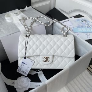 Alternative view of CHANEL CLASSIC HANDBAG LAMBSKIN & SILVER-TONE METAL WHITE 15.5x25.5x6.5cm