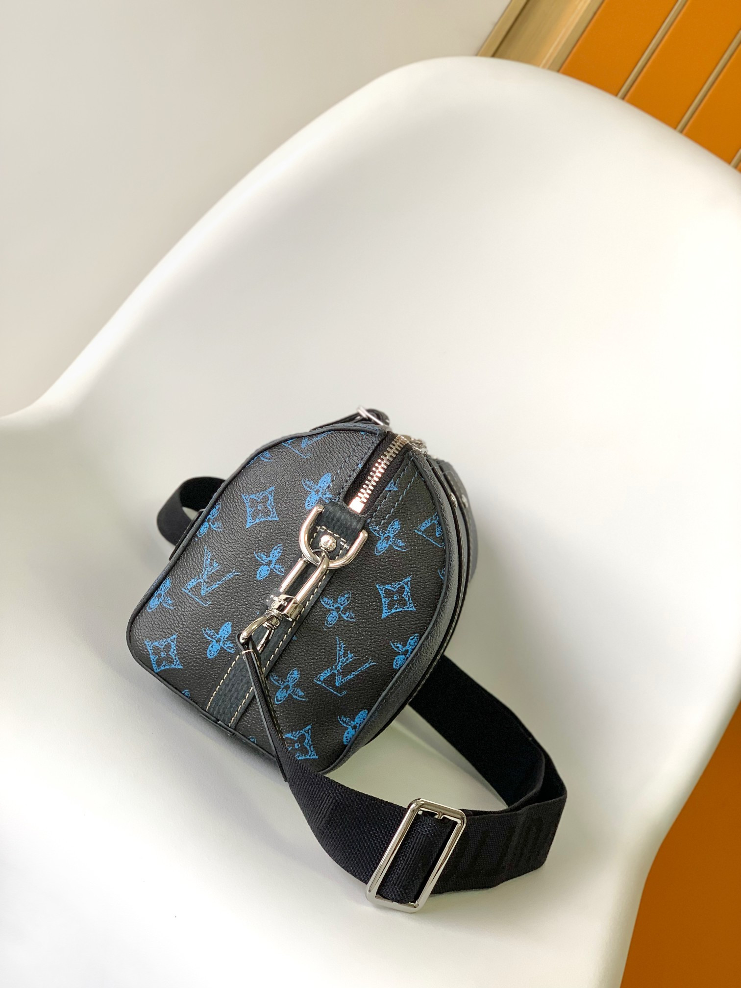 Louis Vuitton Keepall Bandouli¨¨re 25 M46339 9.8 x 5.9 x 4.3 inches - Image 3