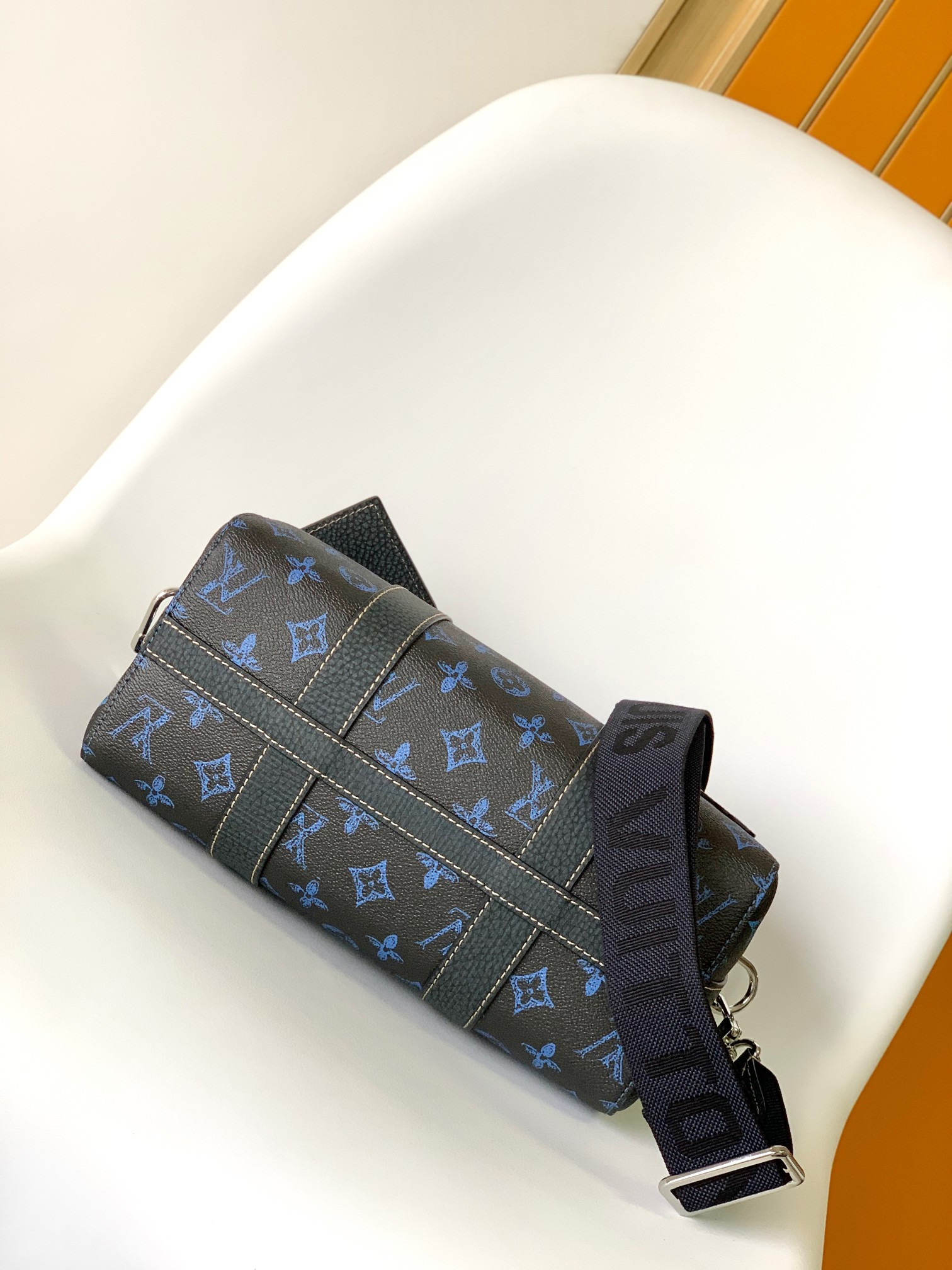 Louis Vuitton Keepall Bandouli¨¨re 25 M46339 9.8 x 5.9 x 4.3 inches - Image 4