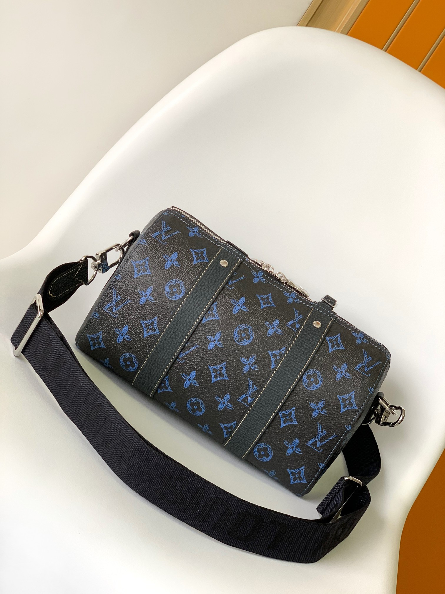 Louis Vuitton Keepall Bandouli¨¨re 25 M46339 9.8 x 5.9 x 4.3 inches - Image 5