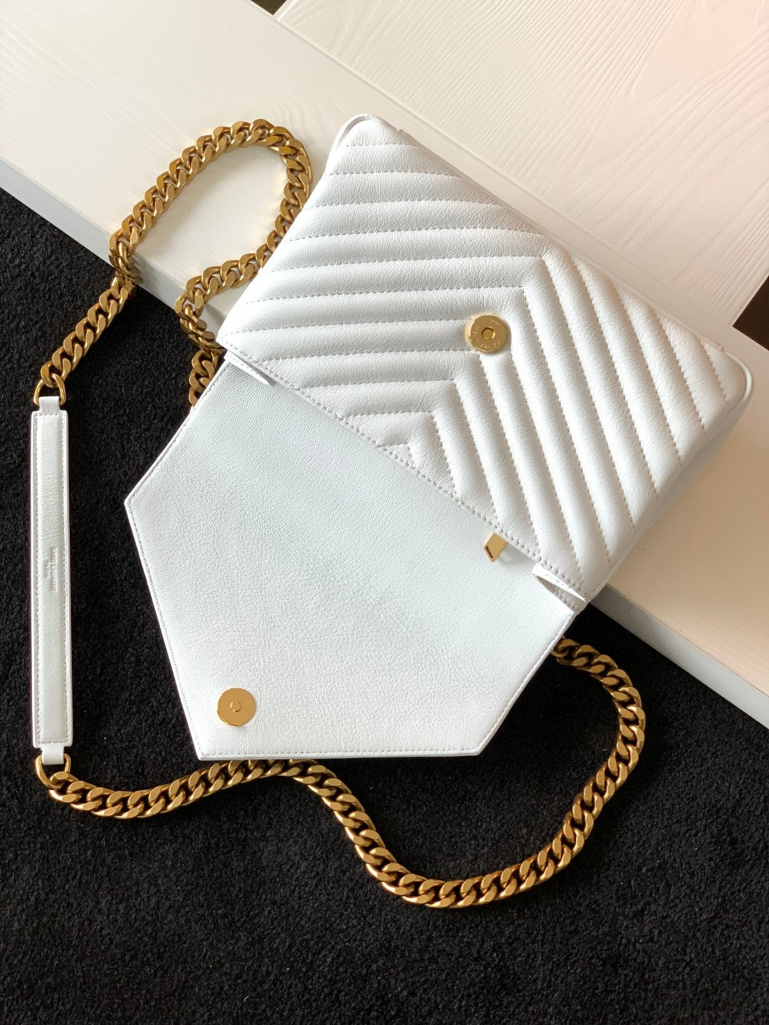 YSL COLLEGE MEDIUM IN QUILTED LEATHER white 9.4 X 6.6 X 2.5 INCHES - Image 8