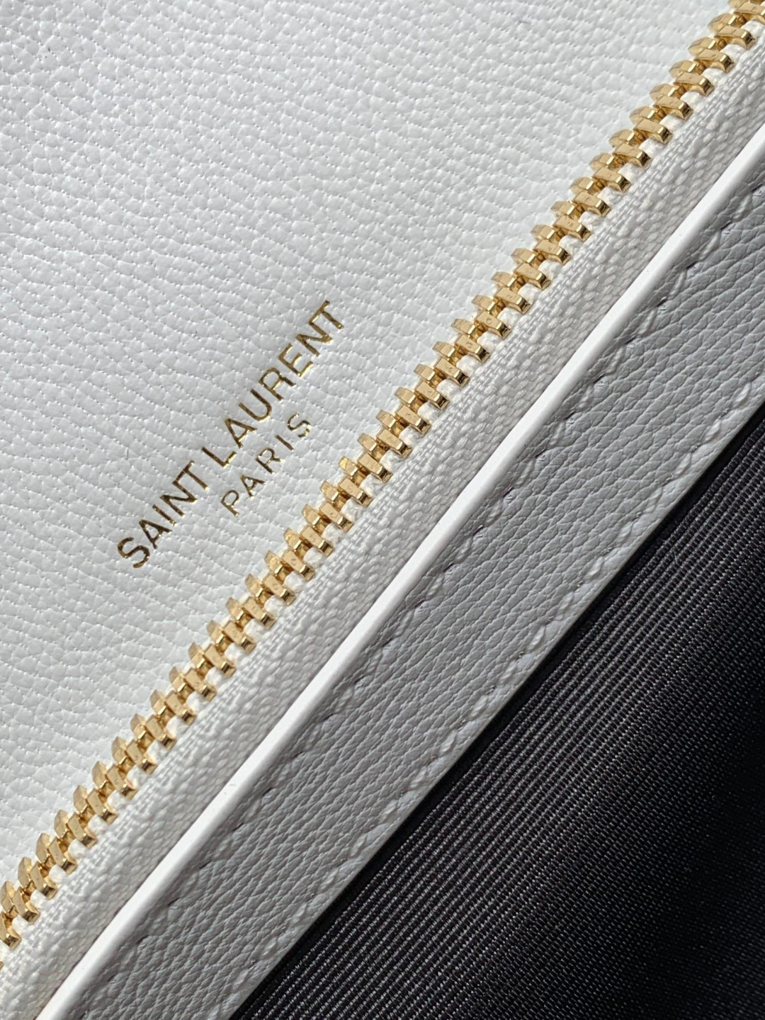 YSL COLLEGE MEDIUM IN QUILTED LEATHER white 9.4 X 6.6 X 2.5 INCHES - Image 10