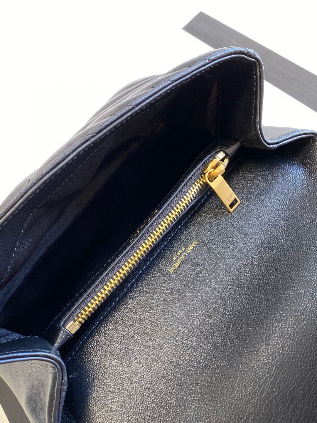 YSL COLLEGE MEDIUM IN QUILTED LEATHER BLACK 9.4 X 6.6 X 2.5 INCHES - Image 9
