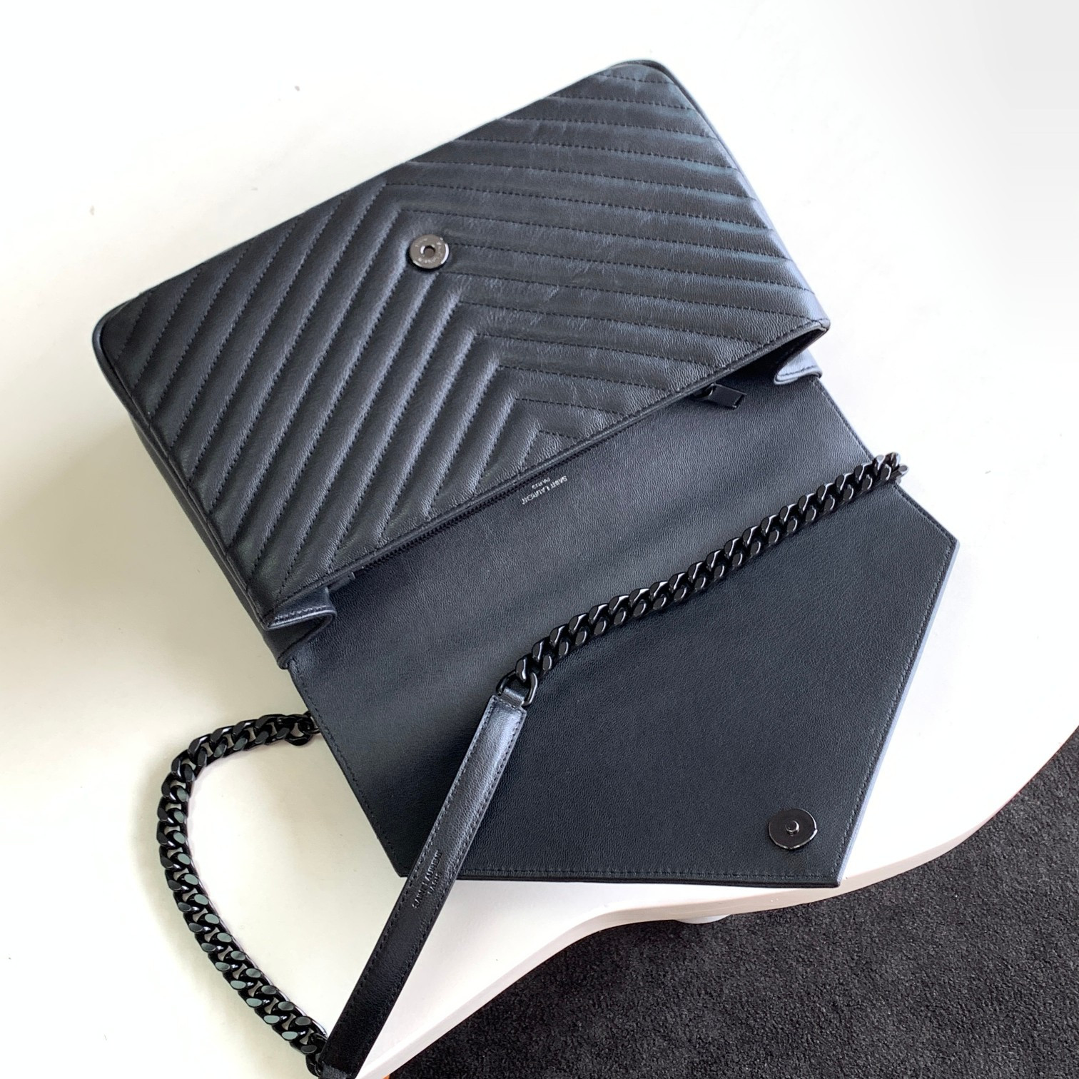 YSL COLLEGE MEDIUM IN QUILTED LEATHER ALL BLACK 9.4 X 6.6 X 2.5 INCHES - Image 7