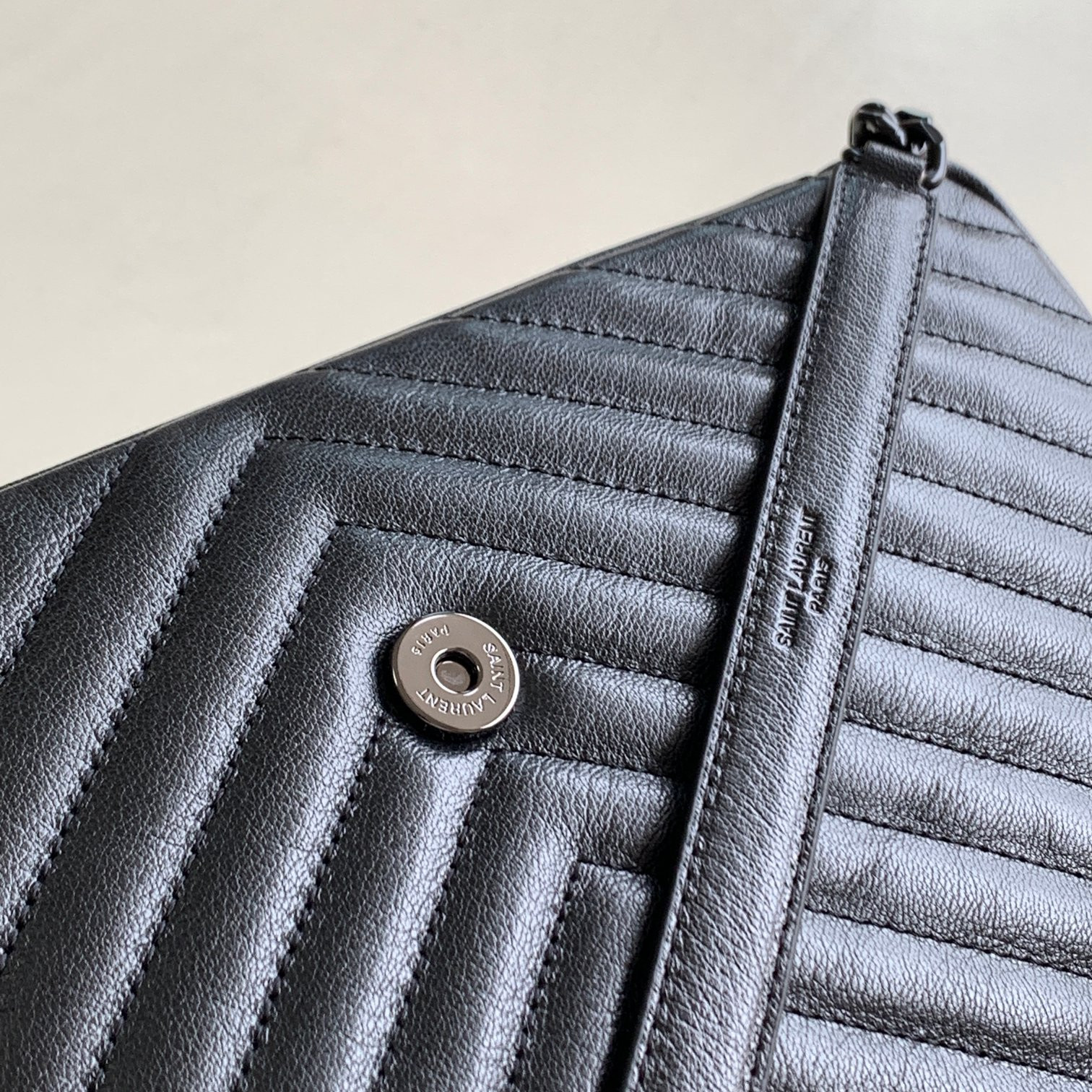 YSL COLLEGE MEDIUM IN QUILTED LEATHER ALL BLACK 9.4 X 6.6 X 2.5 INCHES - Image 8