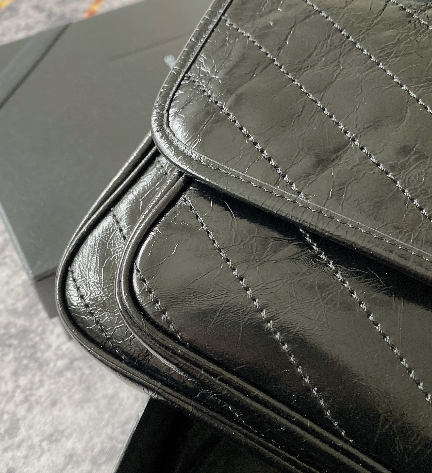 YSL NIKI MEDIUM IN VINTAGE LEATHER ALL BLACK 11 X 7.8 X 3.3 INCHES - Image 17