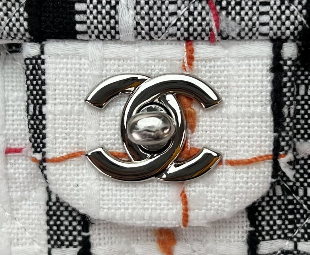 CHANEL MINI CLASSIC 11.12 HANDBAG Tweed & Silver-Tone Metal 4.7 ¡Á 7.8 ¡Á 2.3 in - Image 5