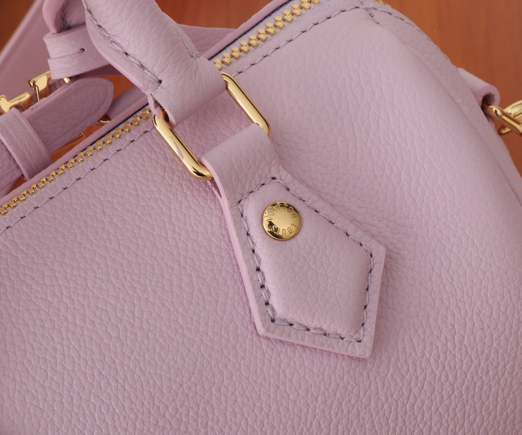 LV Speedy 18 M24598 18x12.5x11CM - Image 12