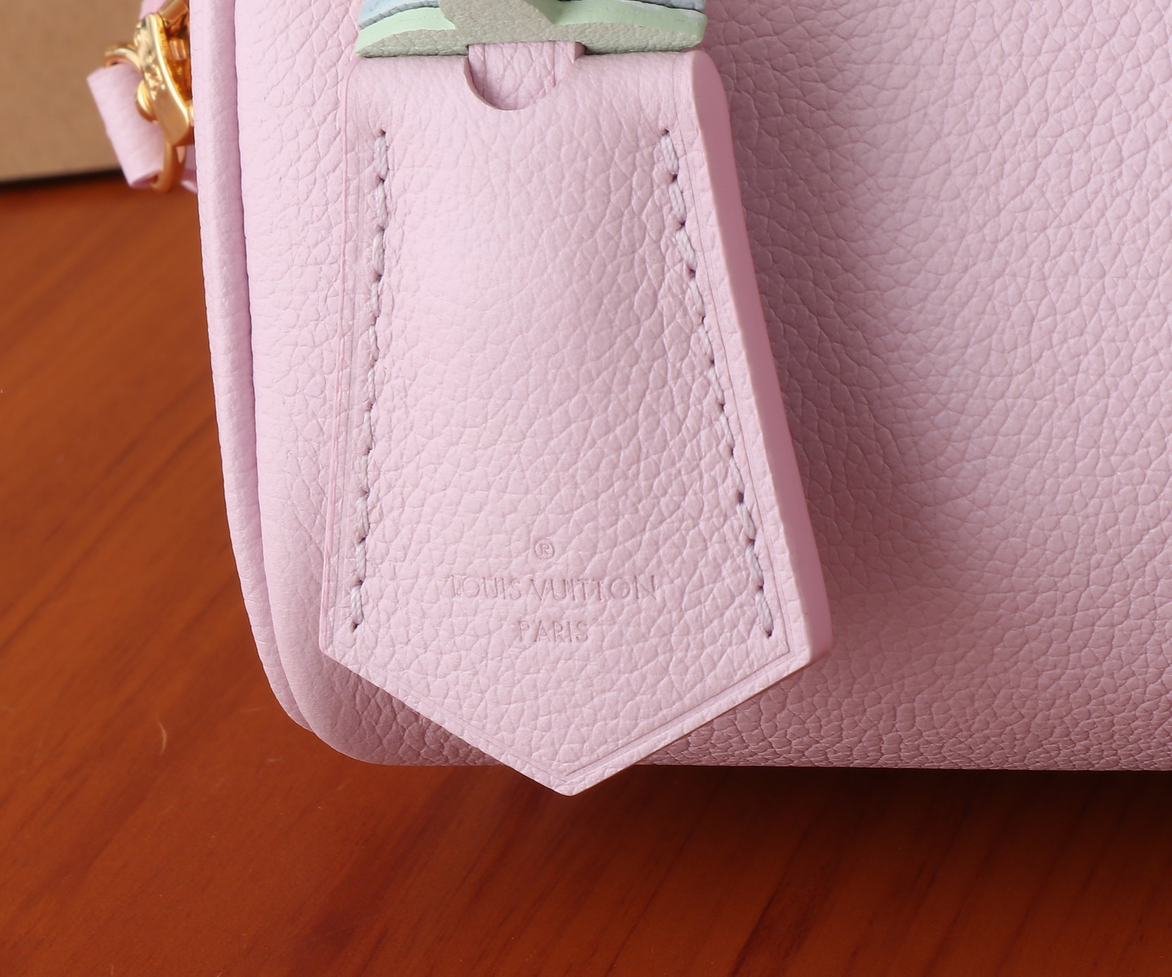 LV Speedy 18 M24598 18x12.5x11CM - Image 13
