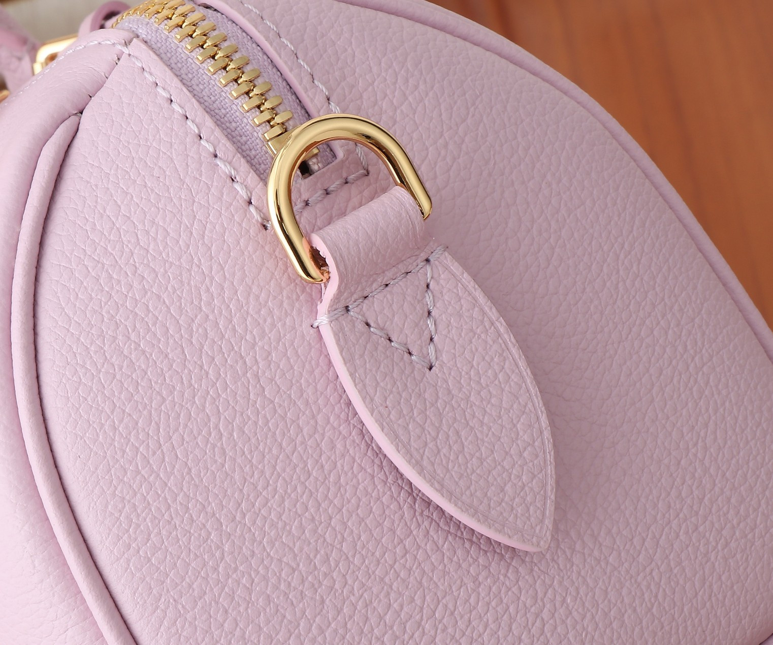 LV Speedy 18 M24598 18x12.5x11CM - Image 14