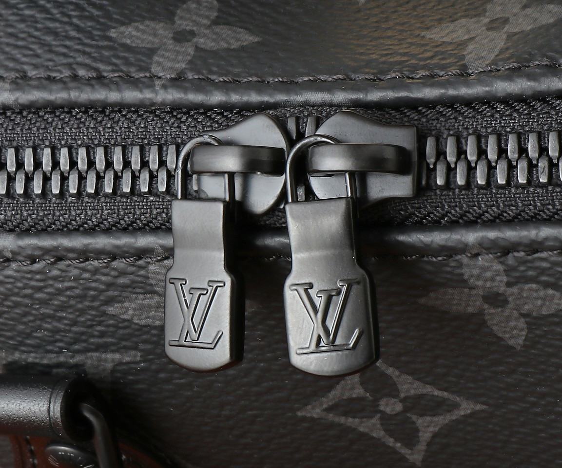 LV Speedy 18 M24606 18x12.5x11CM - Image 14