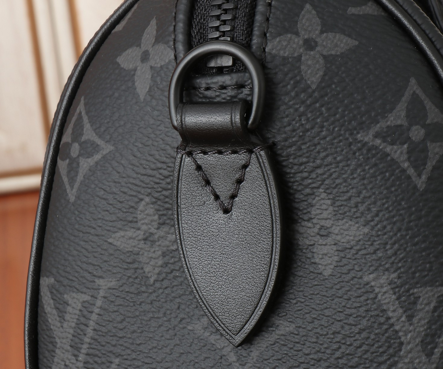 LV Speedy 18 M24606 18x12.5x11CM - Image 10