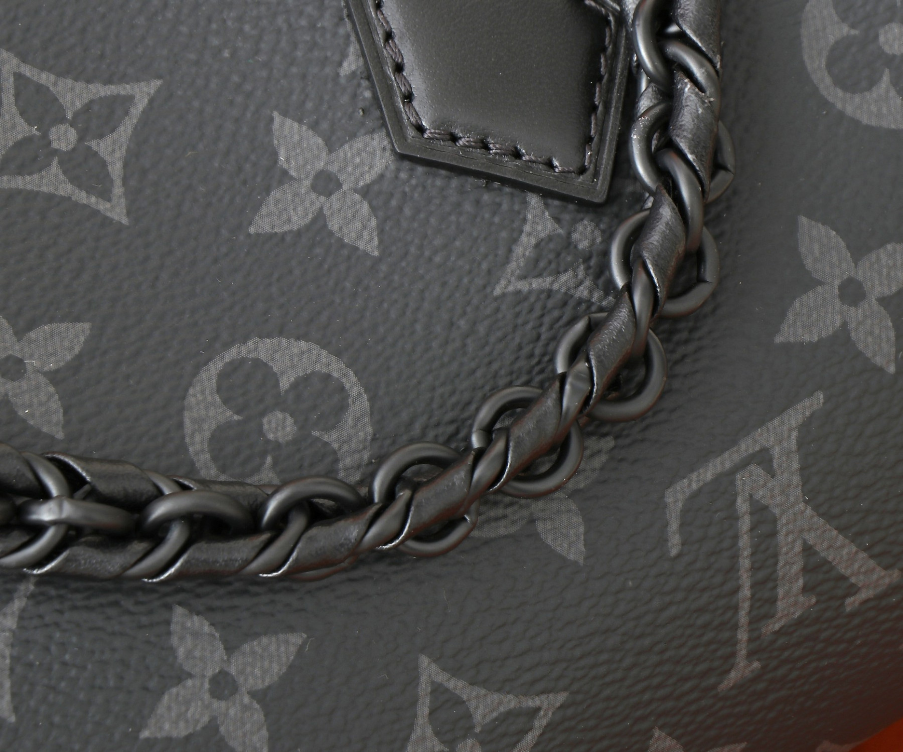 LV Speedy 18 M24606 18x12.5x11CM - Image 11