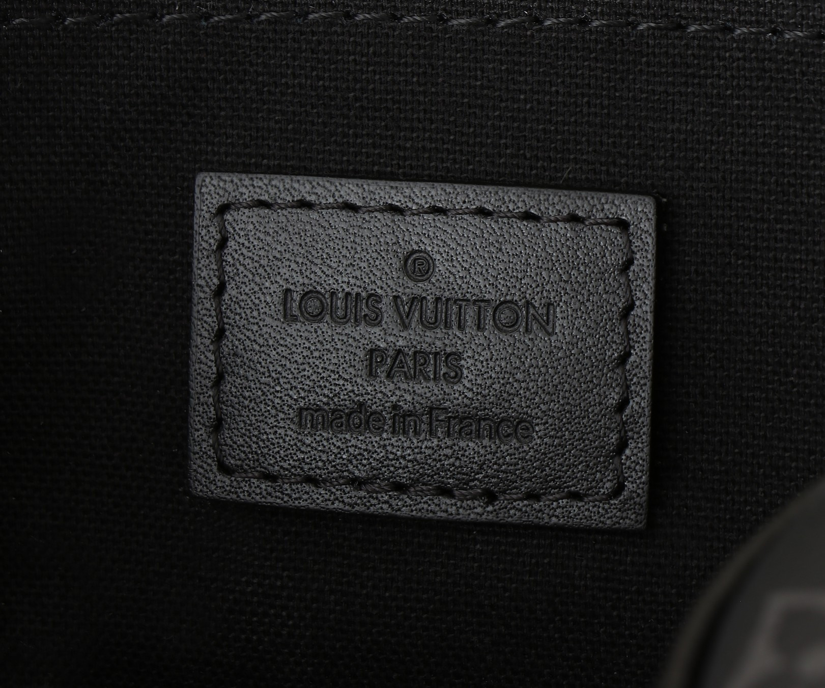 LV Speedy 18 M24606 18x12.5x11CM - Image 7