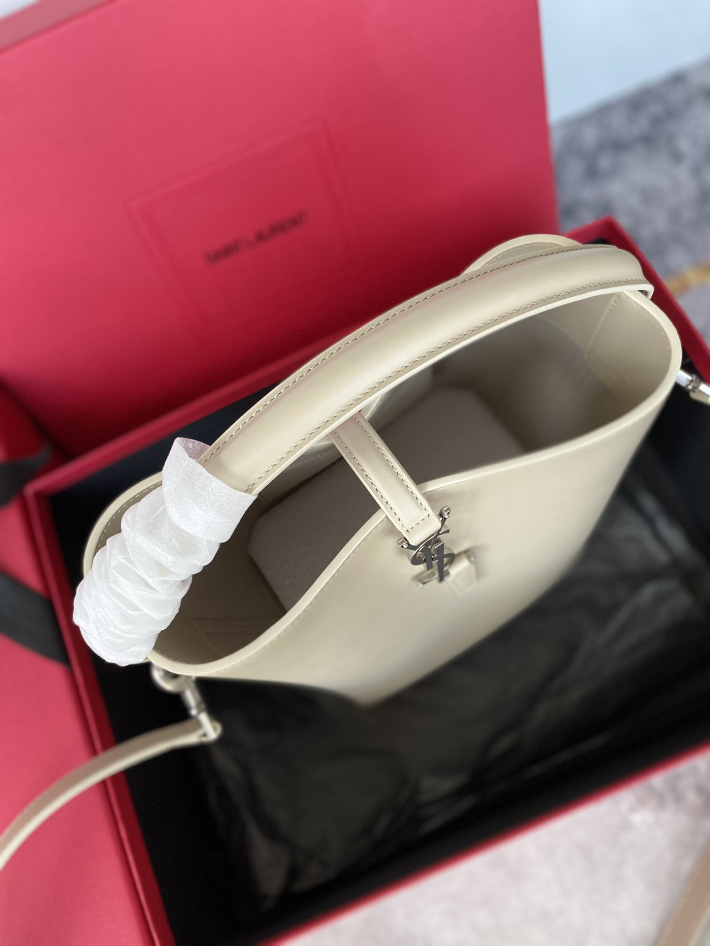 YSL LE 37 Small (Shiny Leather) 17 x 20 x 13 CM - Image 4