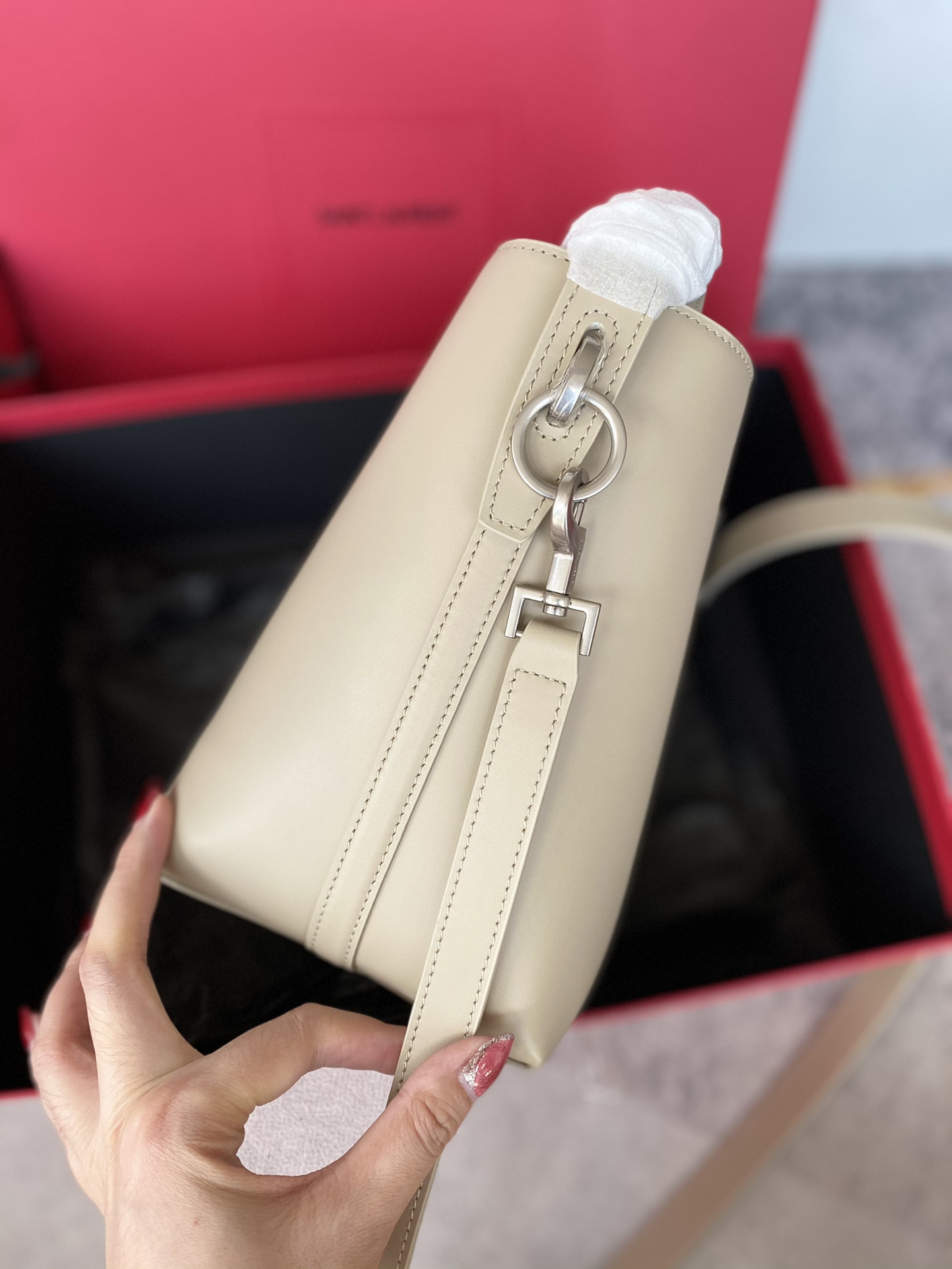 YSL LE 37 Small (Shiny Leather) 17 x 20 x 13 CM - Image 5