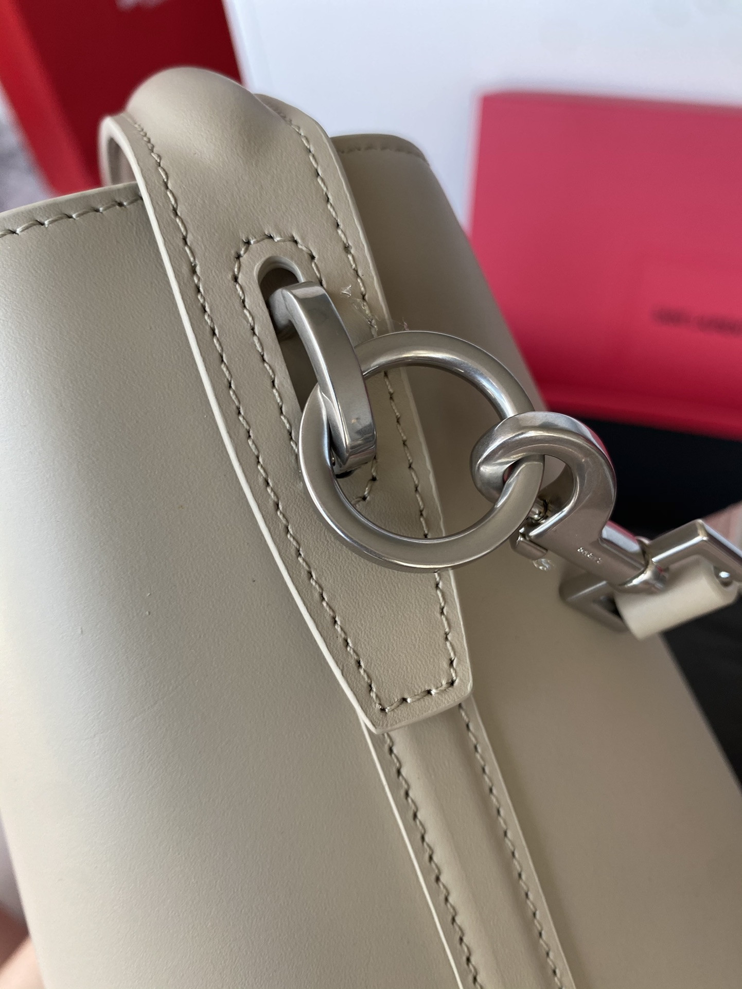 YSL LE 37 Small (Shiny Leather) 17 x 20 x 13 CM - Image 7