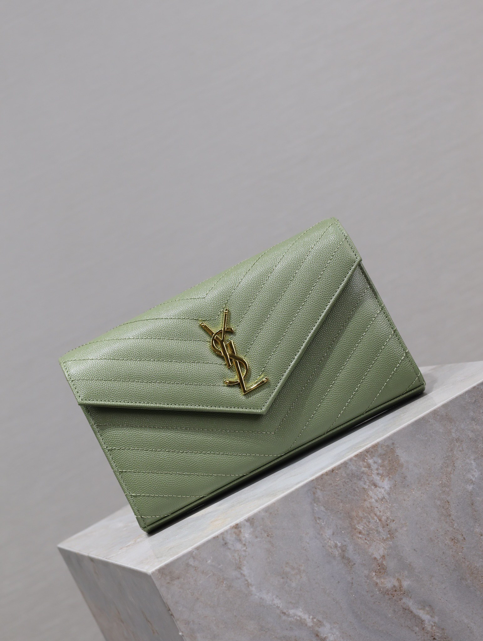 YSL Cassandra Monogram Classic Chain Wallet in Grained Poudre Leather 22.5 x 14 x 4cm - Image 3