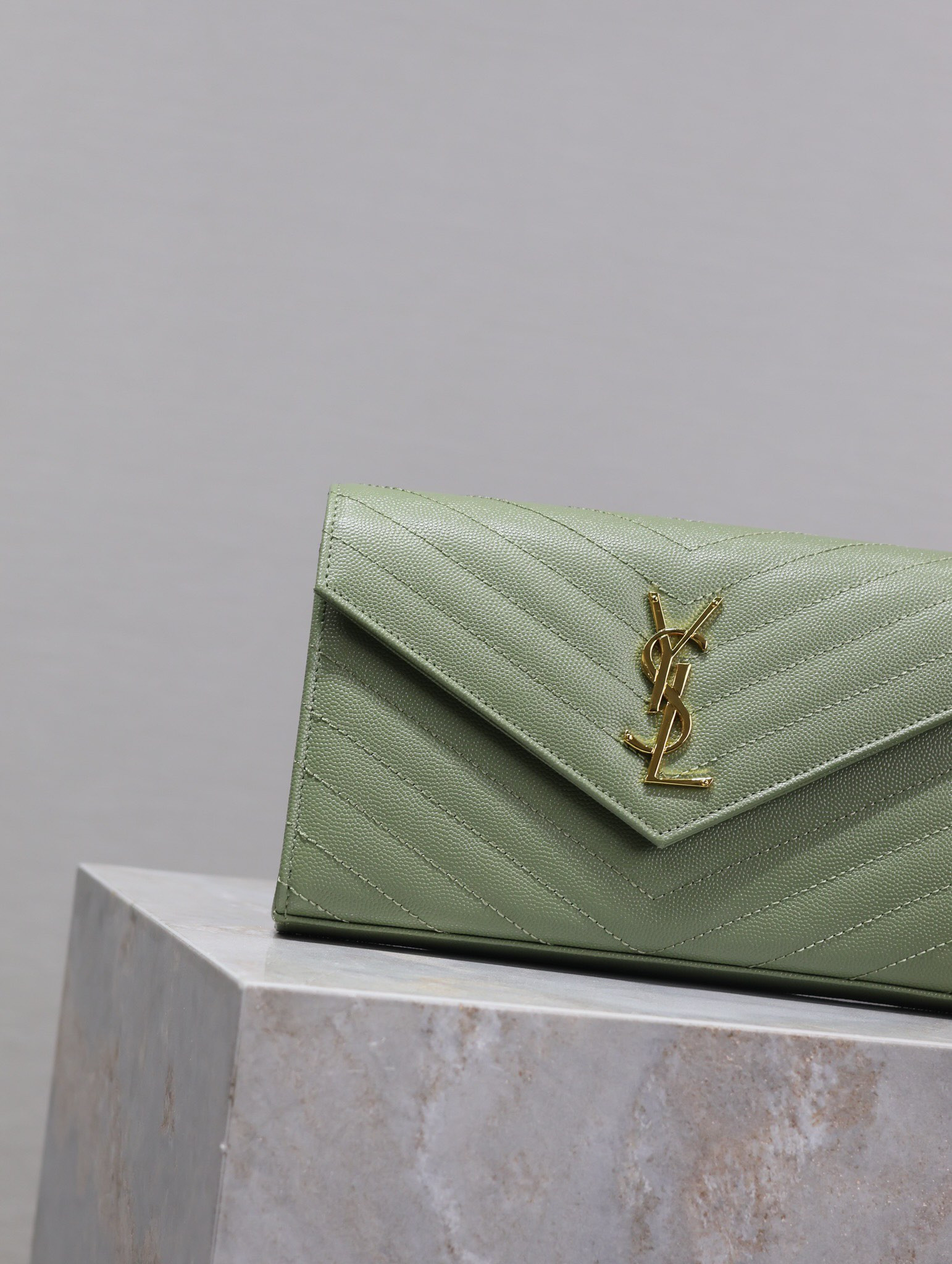 YSL Cassandra Monogram Classic Chain Wallet in Grained Poudre Leather 22.5 x 14 x 4cm - Image 4