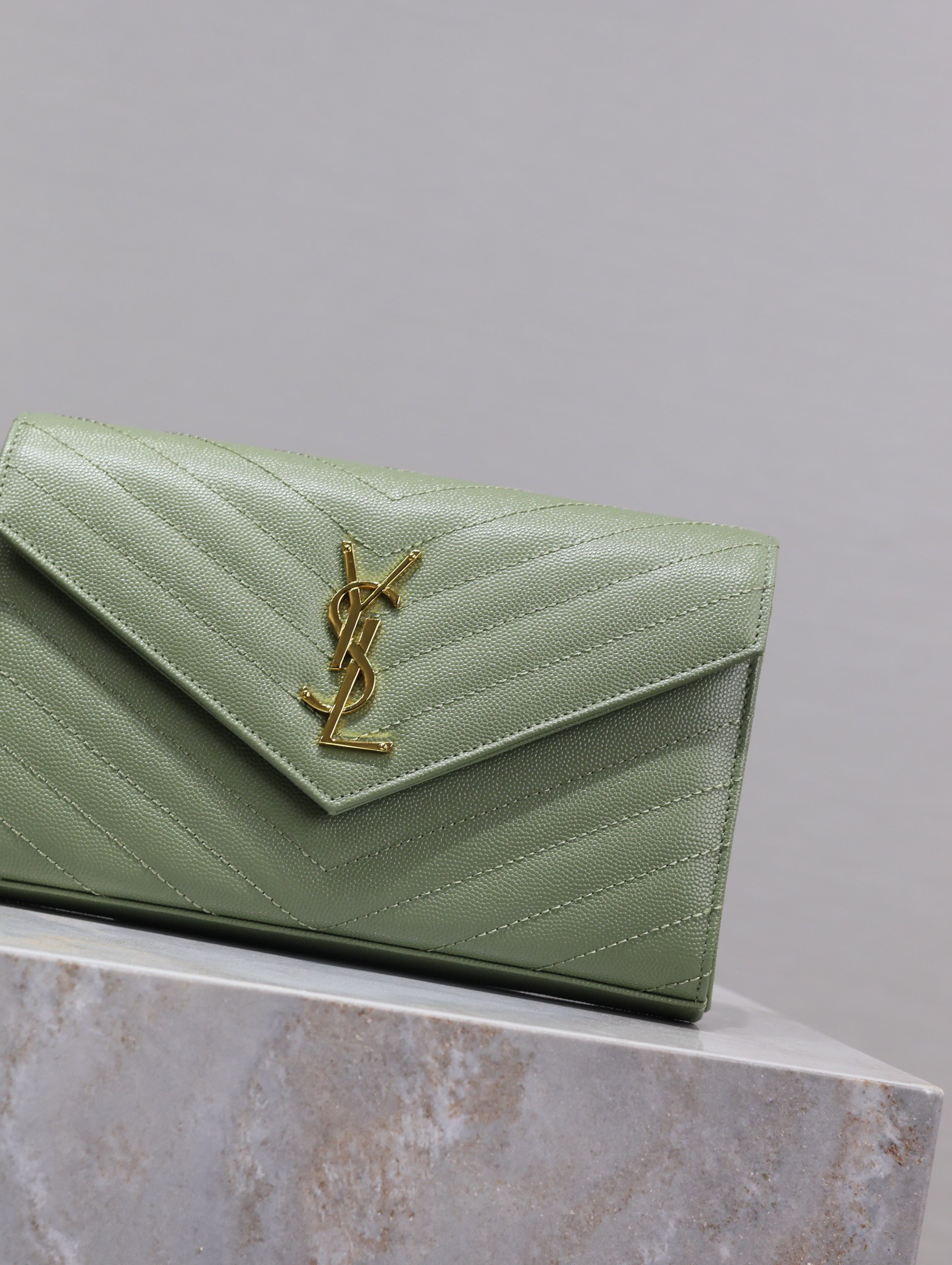 YSL Cassandra Monogram Classic Chain Wallet in Grained Poudre Leather 22.5 x 14 x 4cm - Image 5