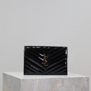 Alternative view of YSL Cassandra WOC envelope chain wallet in patent leather 19 x 12.5 x 3.5cm