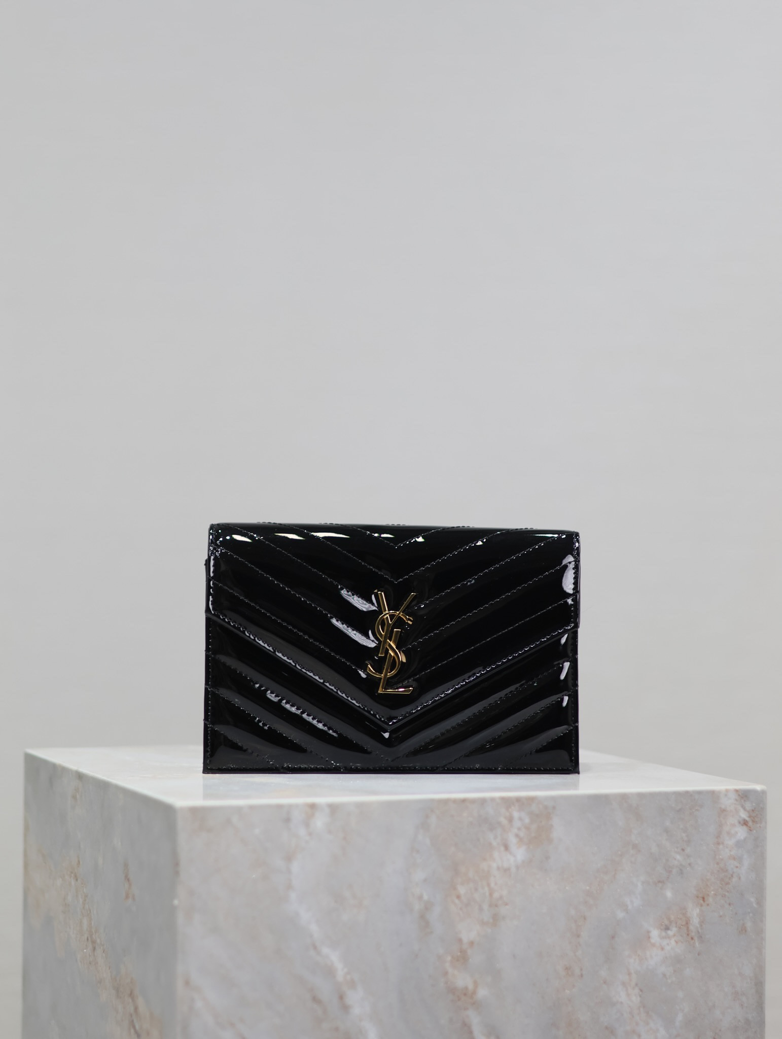 YSL Cassandra WOC envelope chain wallet in patent leather 19 x 12.5 x 3.5cm - Image 2