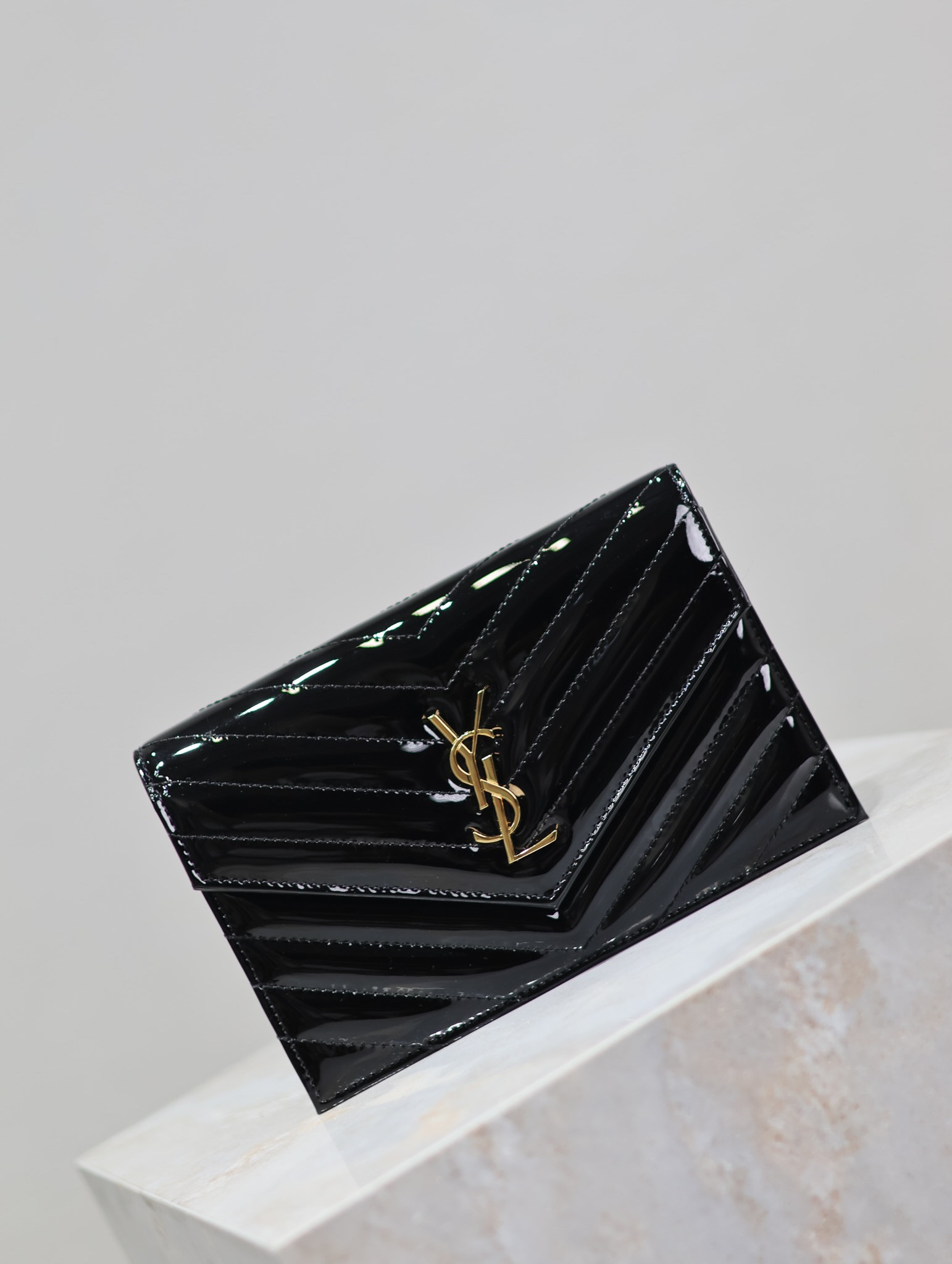 YSL Cassandra WOC envelope chain wallet in patent leather 19 x 12.5 x 3.5cm - Image 3