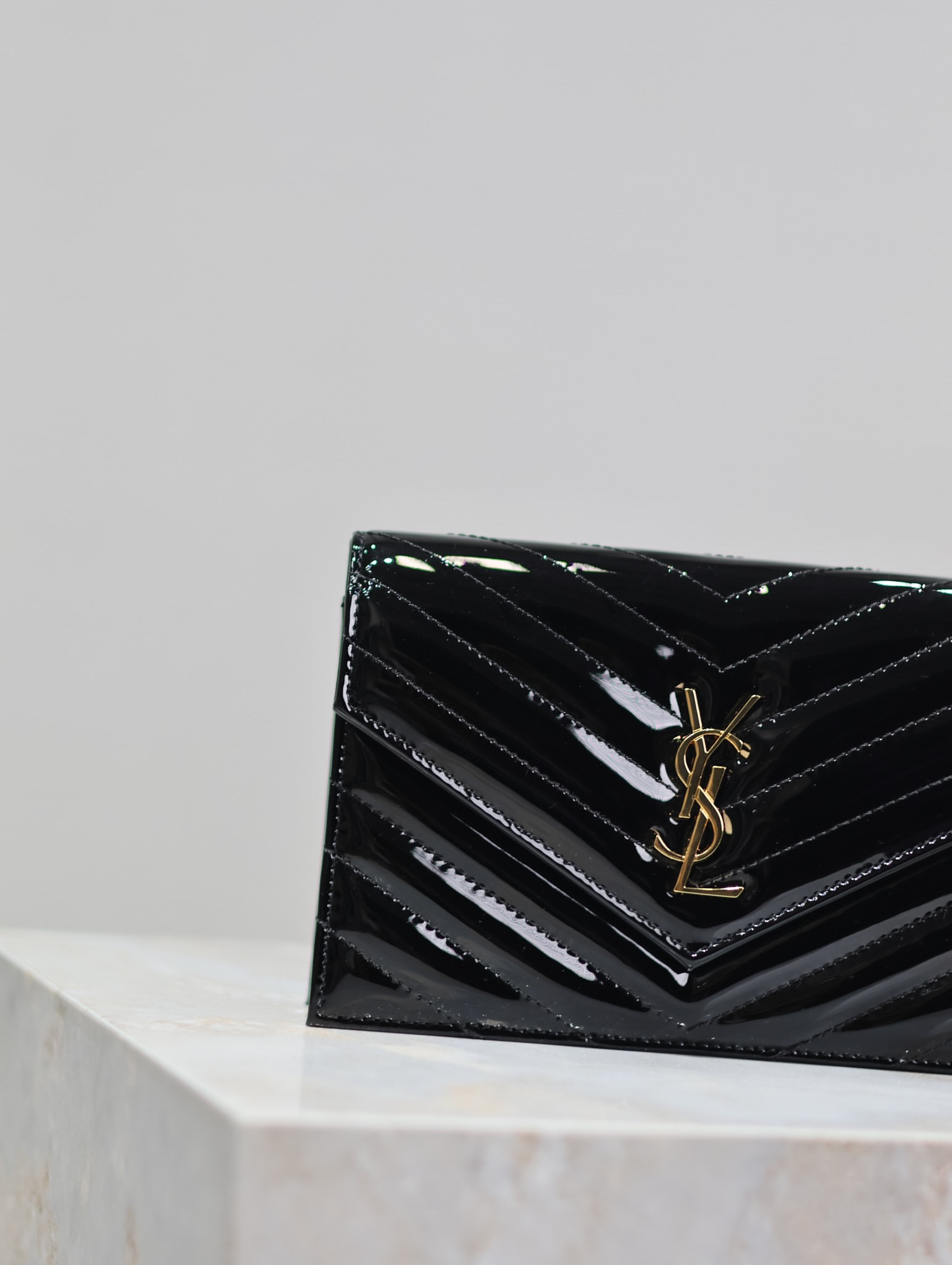 YSL Cassandra WOC envelope chain wallet in patent leather 19 x 12.5 x 3.5cm - Image 4