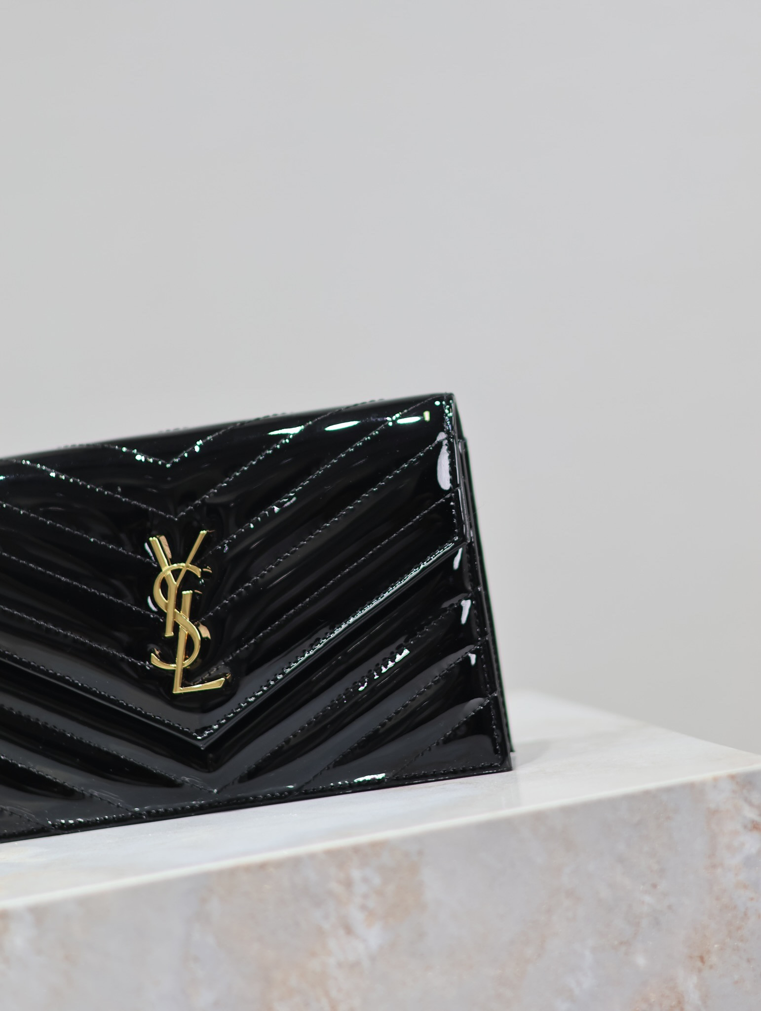 YSL Cassandra WOC envelope chain wallet in patent leather 19 x 12.5 x 3.5cm - Image 5