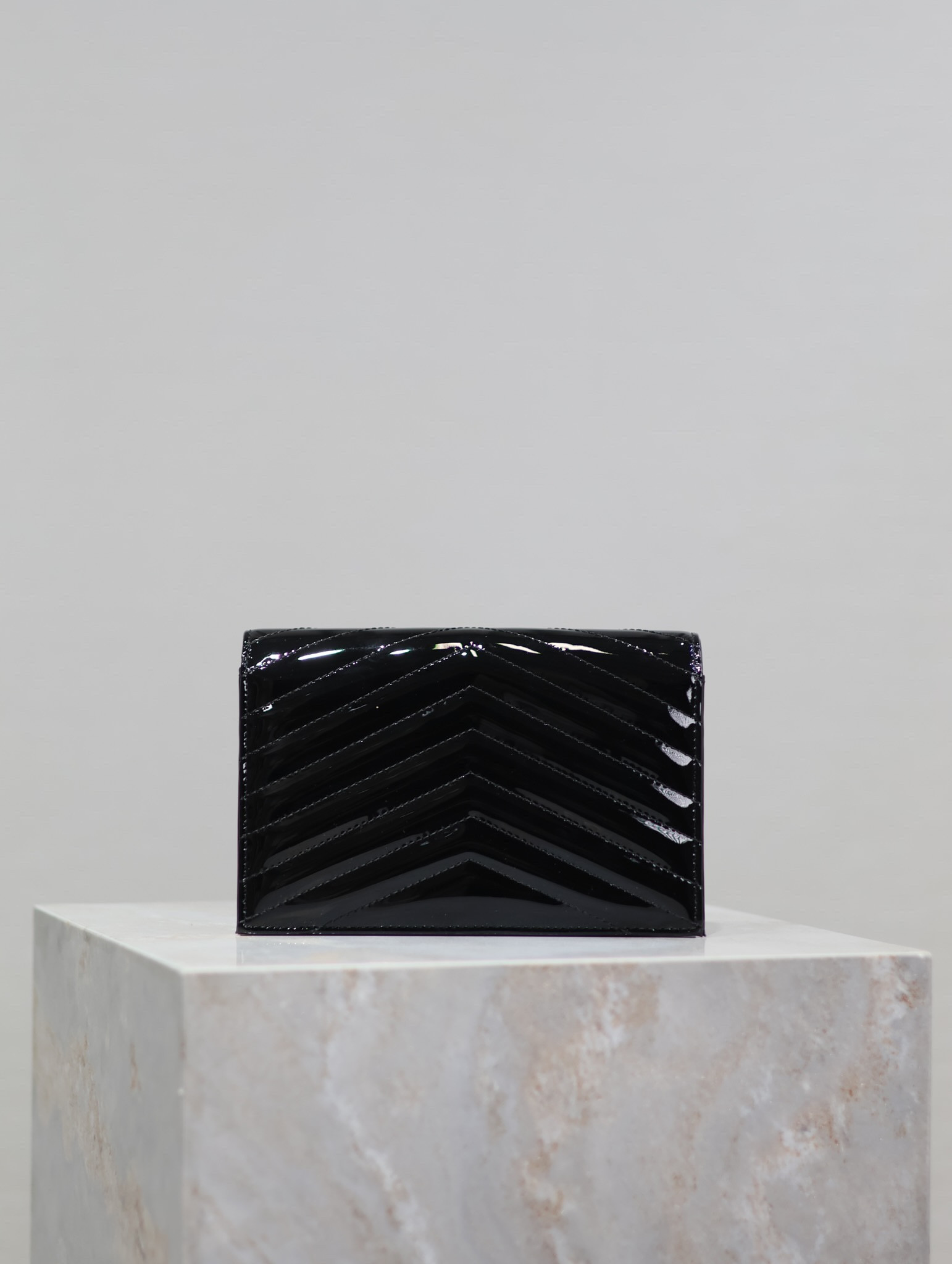YSL Cassandra WOC envelope chain wallet in patent leather 19 x 12.5 x 3.5cm - Image 7