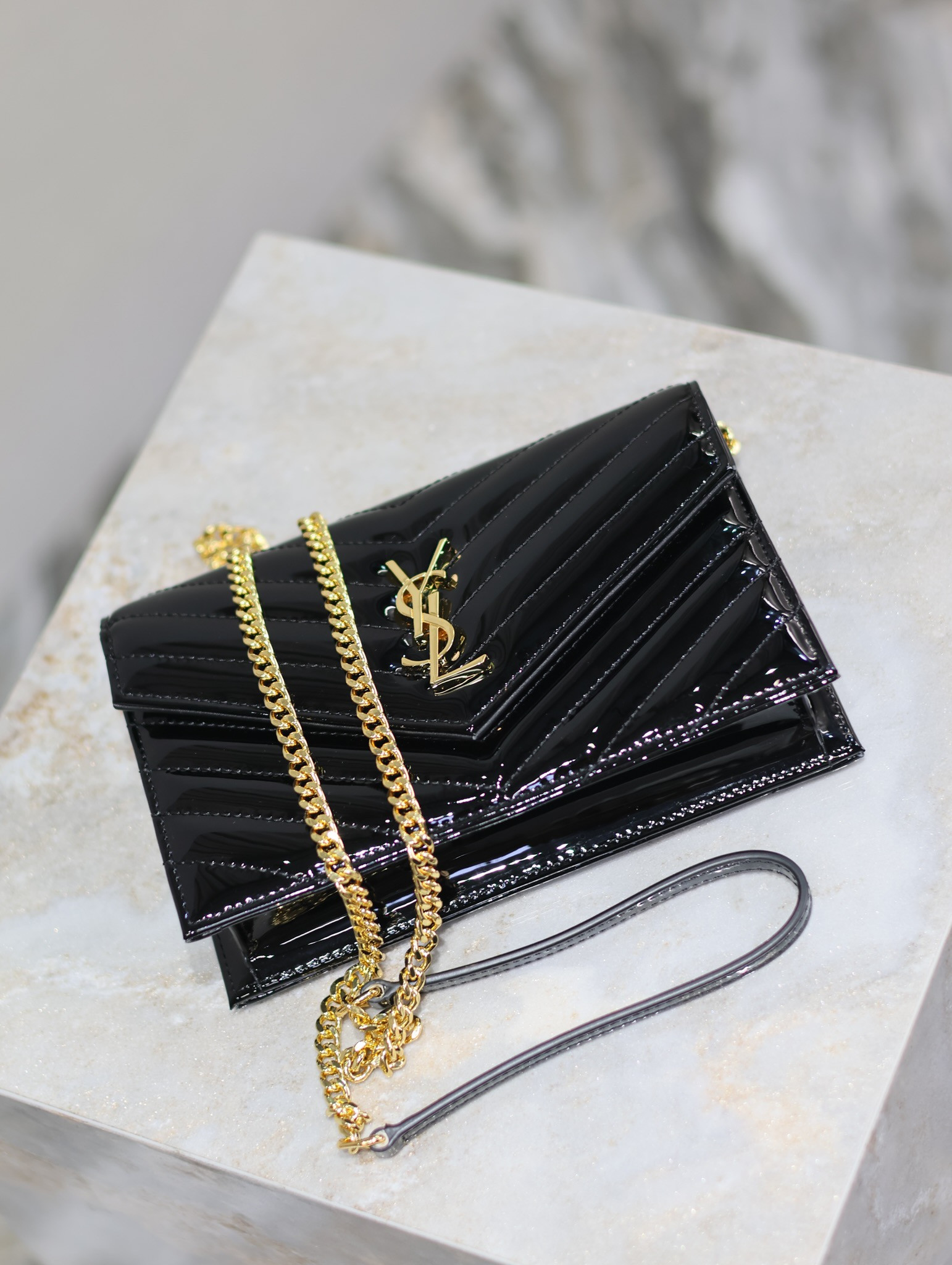 YSL Cassandra WOC envelope chain wallet in patent leather 19 x 12.5 x 3.5cm - Image 8
