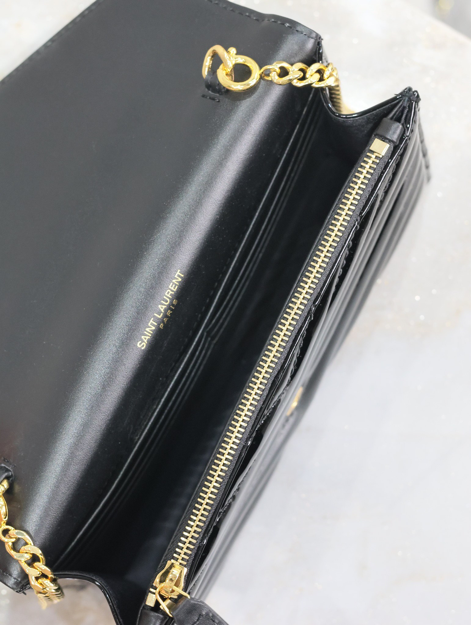 YSL Cassandra WOC envelope chain wallet in patent leather 19 x 12.5 x 3.5cm - Image 10