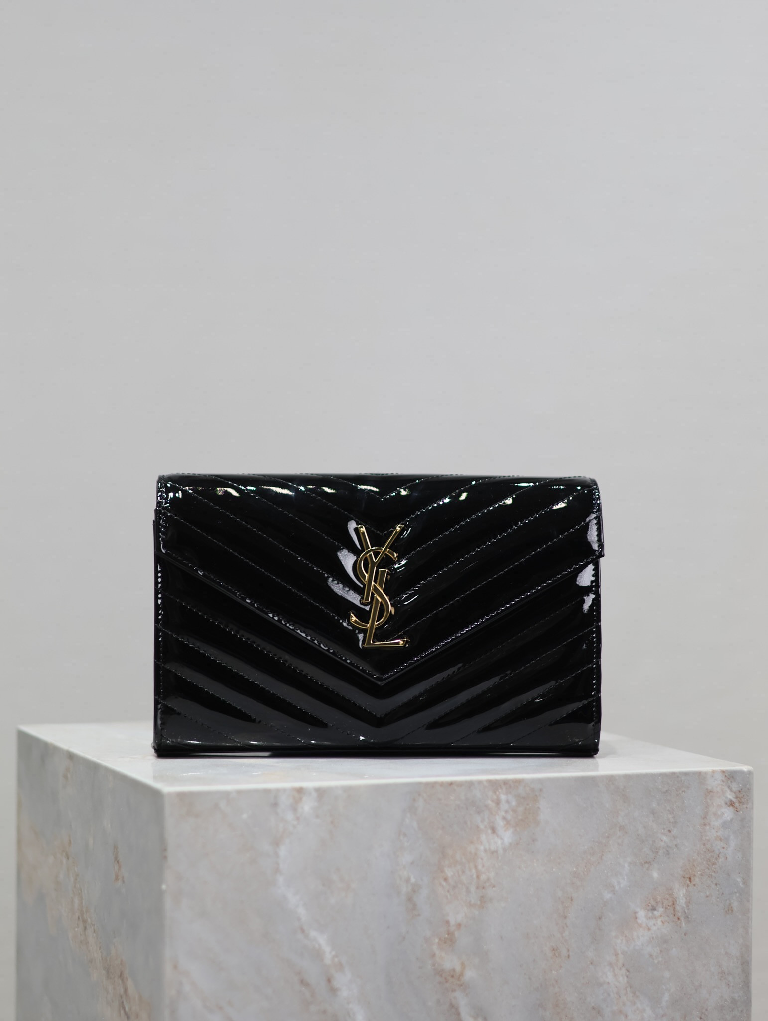 YSL Cassandra Monogram Classic Chain Wallet in patent leather 22.5 x 14 x 4cm