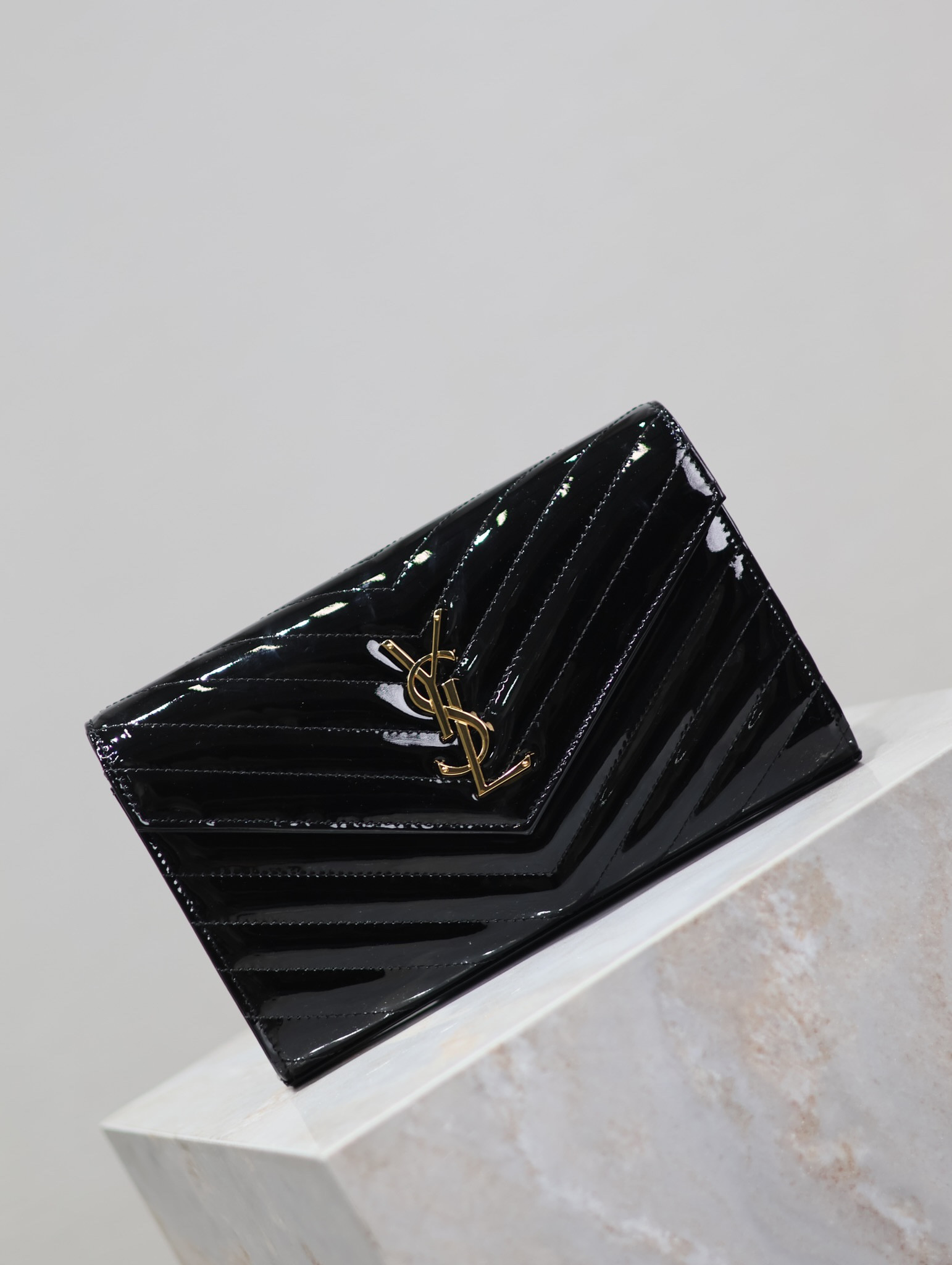YSL Cassandra Monogram Classic Chain Wallet in patent leather 22.5 x 14 x 4cm - Image 3